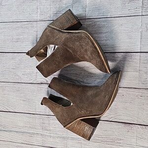 Steve Madden 10M tan suede leather booties